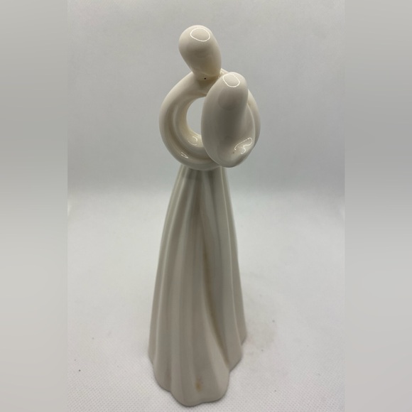 Vintage Minimalist Bride and Groom Circle of Love The Kiss 2002 - Picture 5 of 6